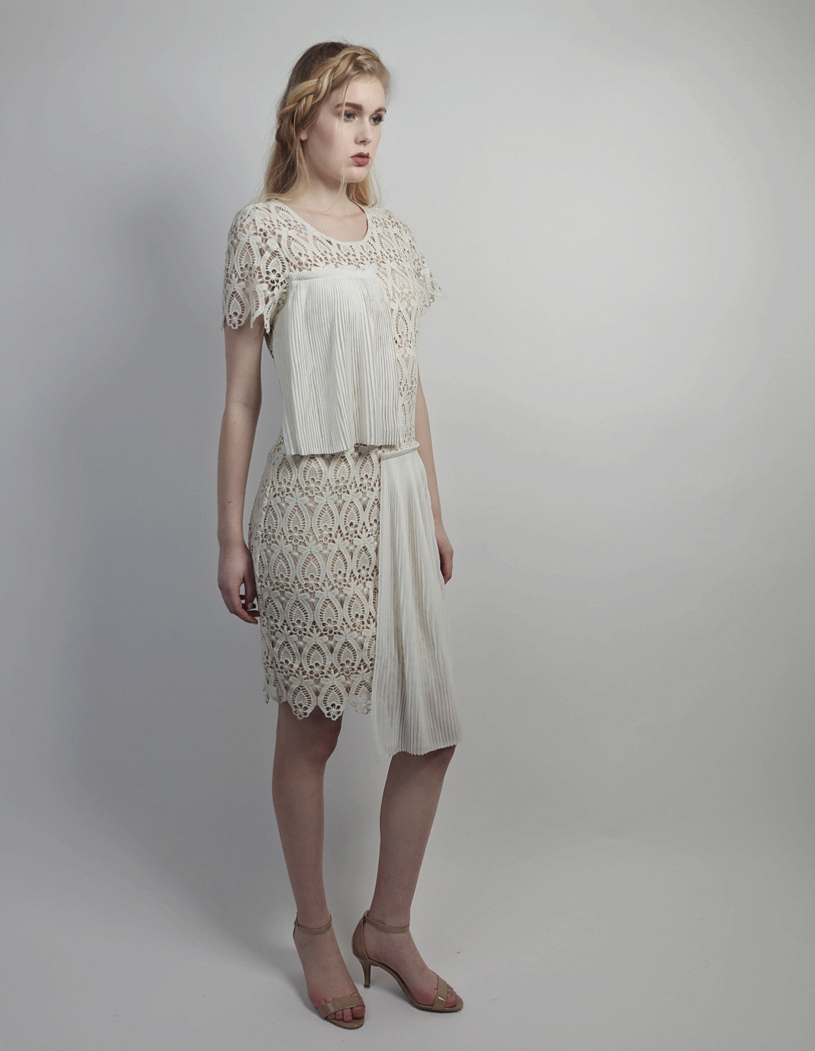 Pleats overlay lace shift dress