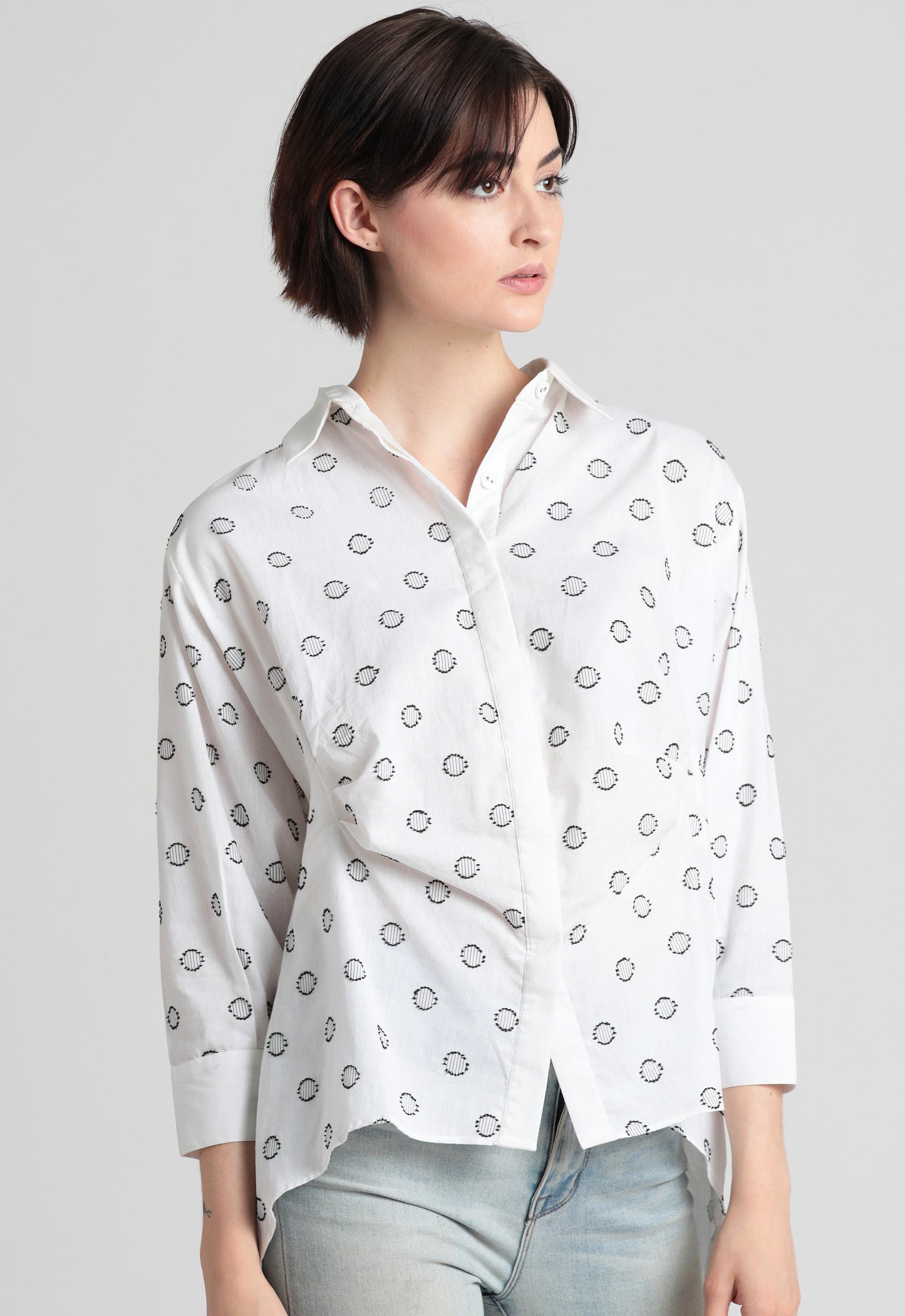 Circles dobby cotton hi-low hem shirt