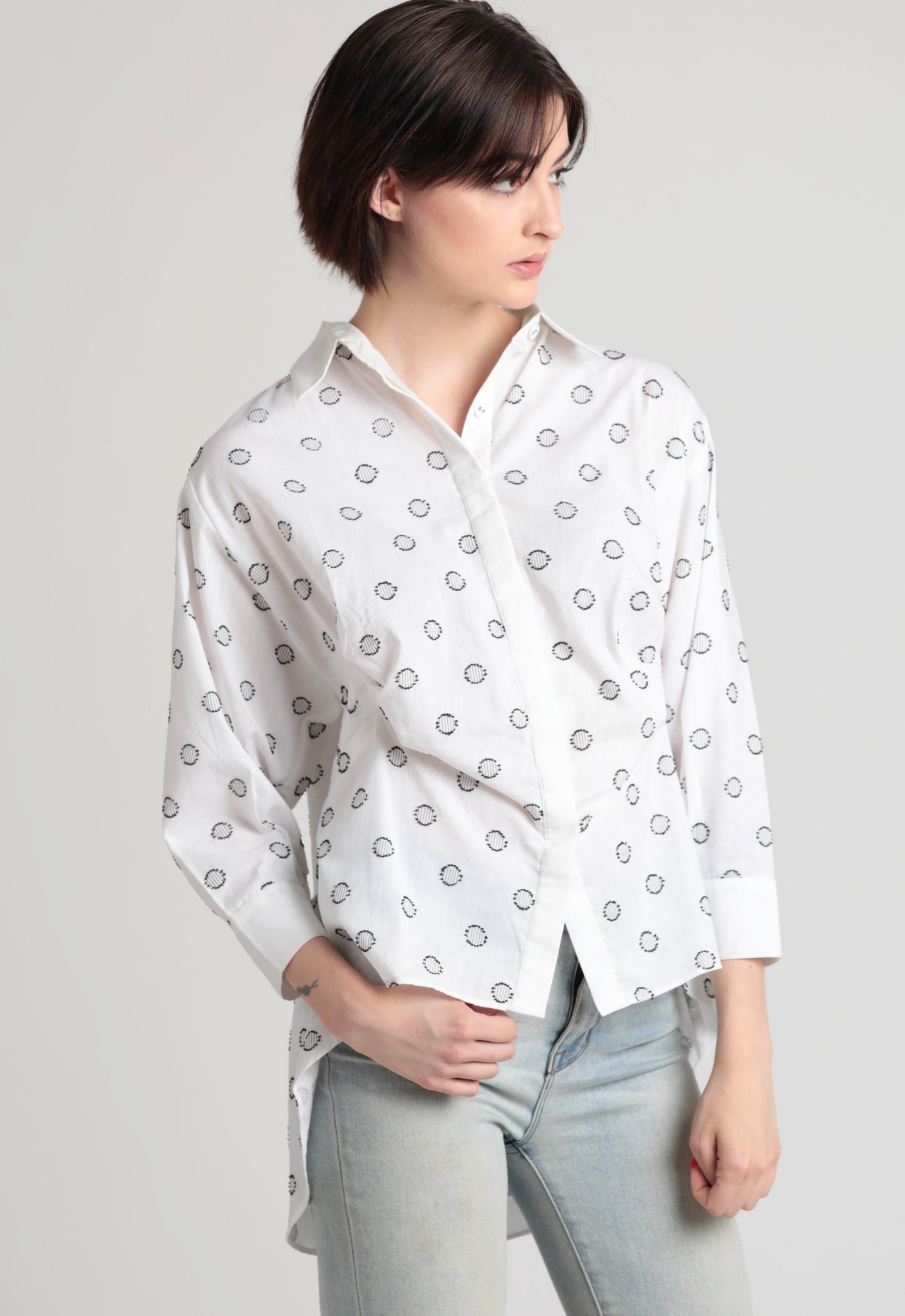 Circles dobby cotton hi-low hem shirt