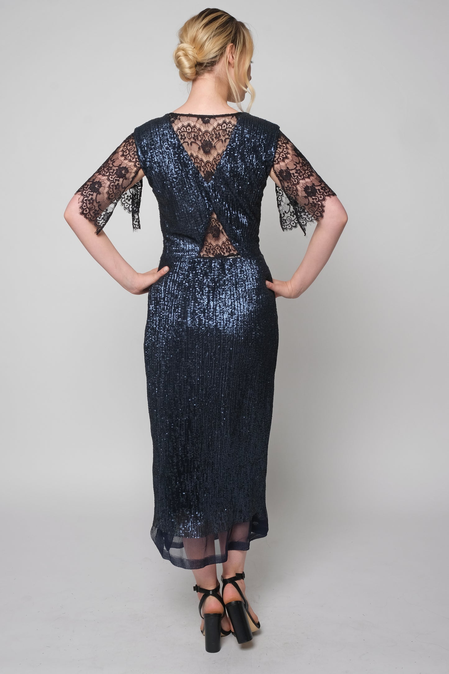 Slinky sequins cocktail dress with lace sleeves
